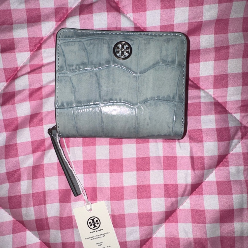 Tory Burch Robinson Croc Embossed Bi-Fold Wallet - Blue Celadon